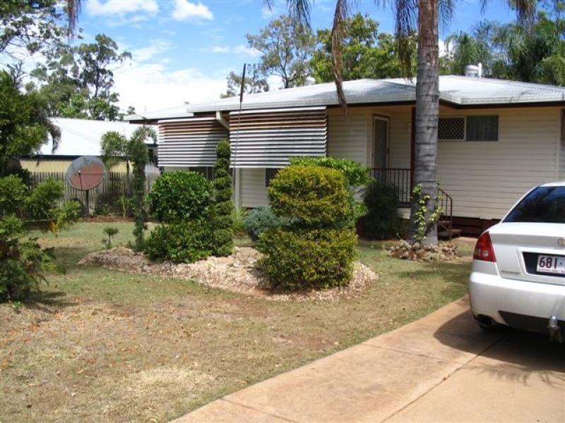 2 BELSHORE STREET, Moranbah QLD 4744