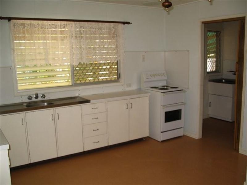 2 BELSHORE STREET, Moranbah QLD 4744