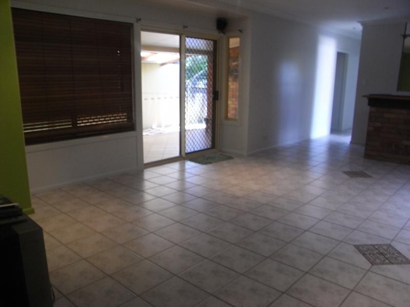 33 BRADMAN DRIVE, Glenella QLD 4740