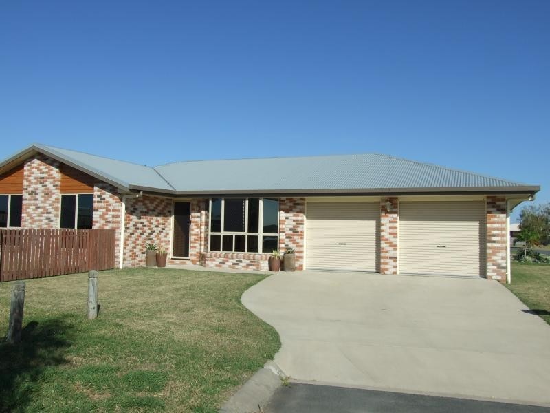 8 PORPOISE PLACE, Andergrove QLD 4740