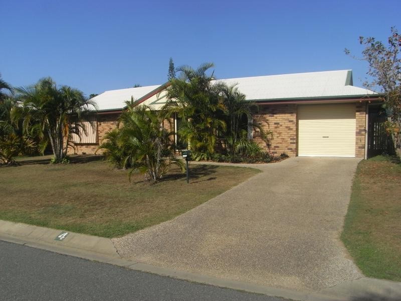 4 SEABREEZE COURT, Slade Point QLD 4740