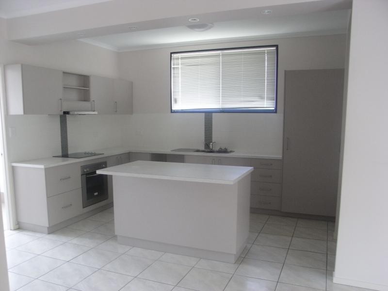 2/6 MULCAHY CRESCENT, Eimeo QLD 4740