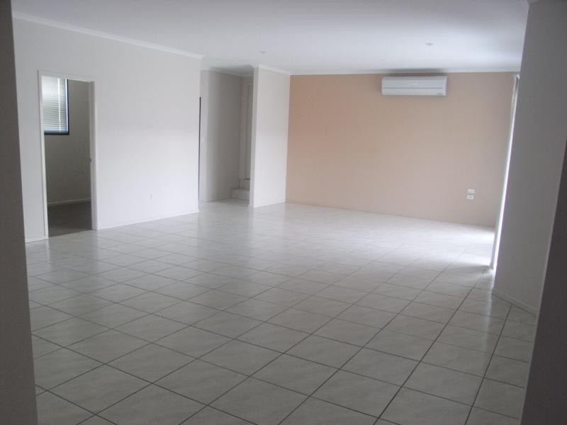 2/6 MULCAHY CRESCENT, Eimeo QLD 4740