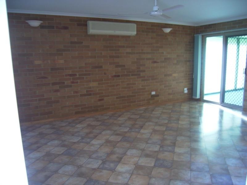 8 MCLAUGHLIN DRIVE, Eimeo QLD 4740