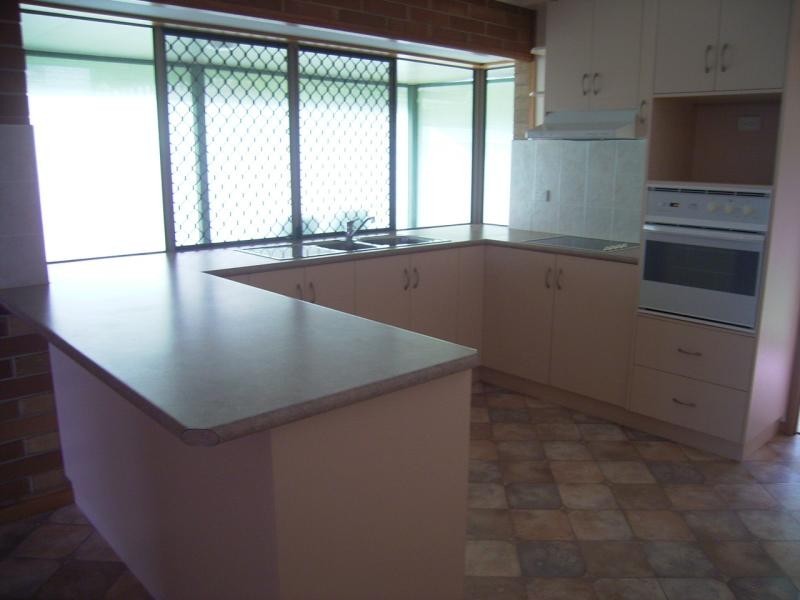 8 MCLAUGHLIN DRIVE, Eimeo QLD 4740