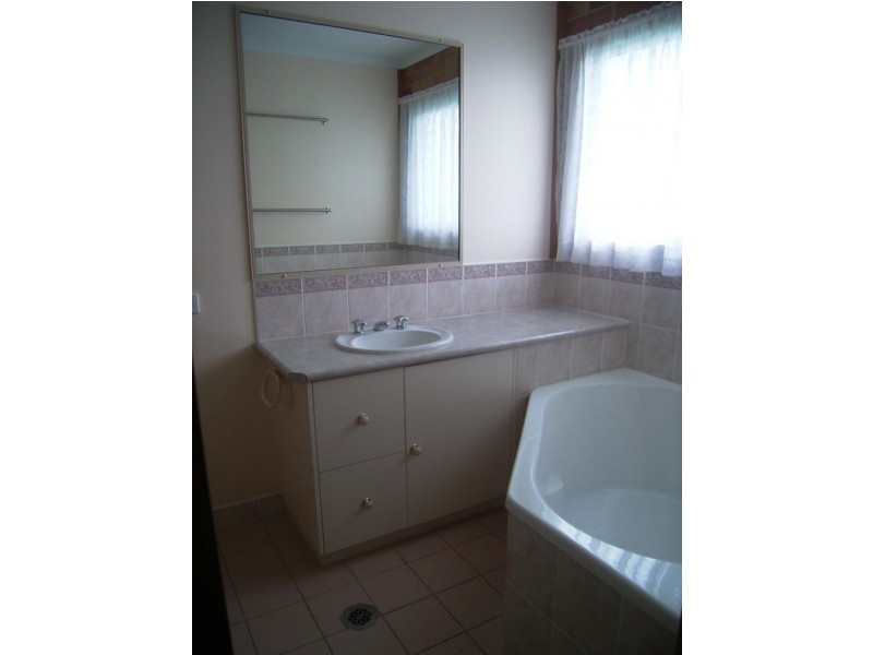 8 MCLAUGHLIN DRIVE, Eimeo QLD 4740