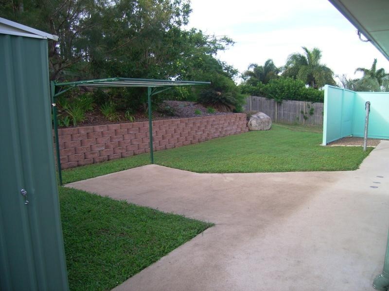 8 MCLAUGHLIN DRIVE, Eimeo QLD 4740