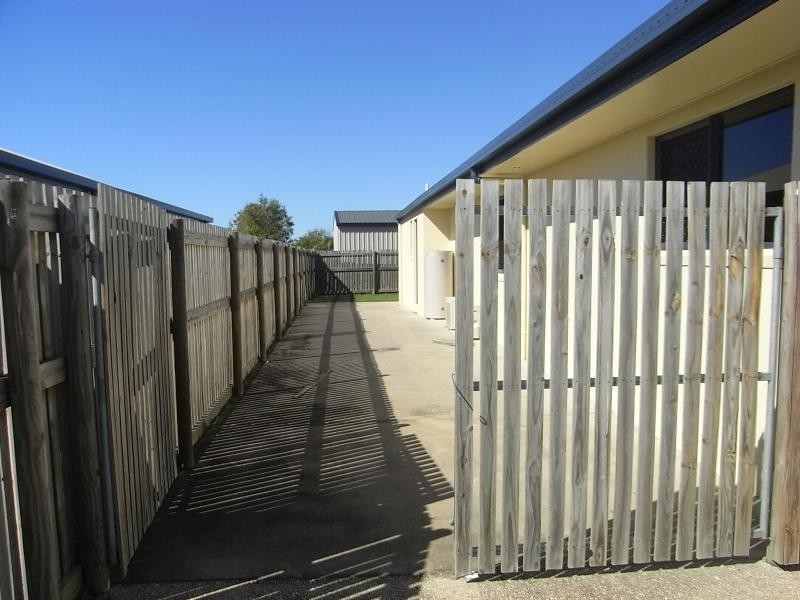 66 VICTOR AVENUE, Glenella QLD 4740