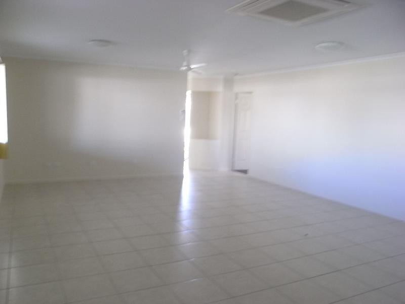 66 VICTOR AVENUE, Glenella QLD 4740