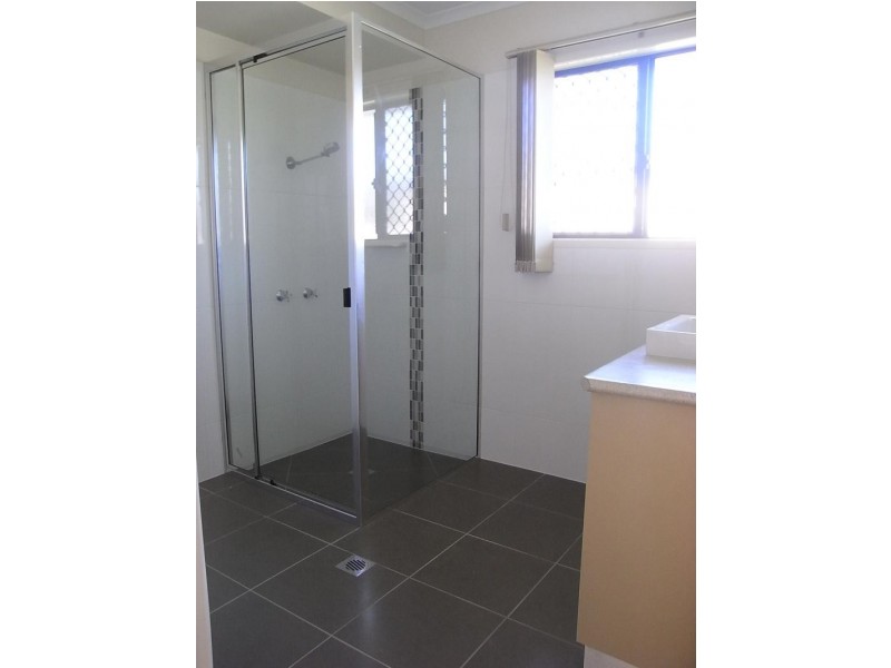 66 VICTOR AVENUE, Glenella QLD 4740