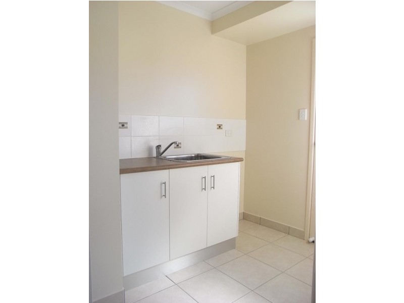 66 VICTOR AVENUE, Glenella QLD 4740