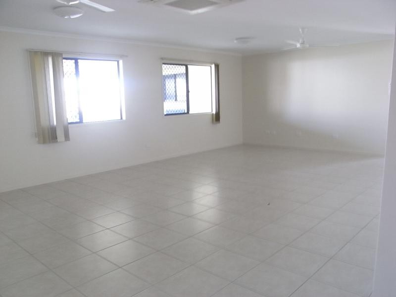 66 VICTOR AVENUE, Glenella QLD 4740