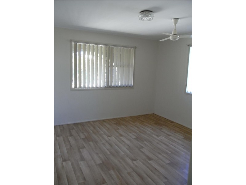 2/1 VICKY COURT, Beaconsfield QLD 4740