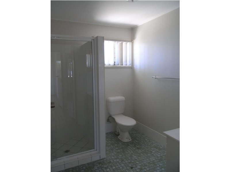 2/1 VICKY COURT, Beaconsfield QLD 4740