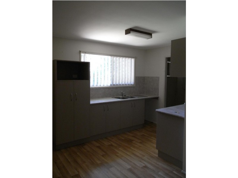 2/1 VICKY COURT, Beaconsfield QLD 4740