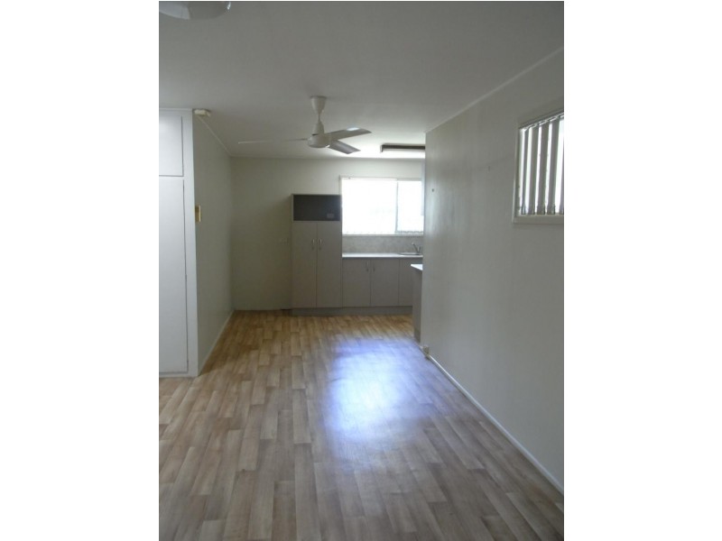 2/1 VICKY COURT, Beaconsfield QLD 4740