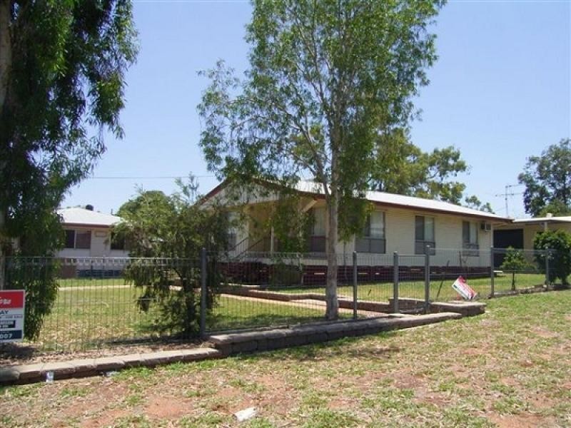 2 BENNETT COURT, Moranbah QLD 4744