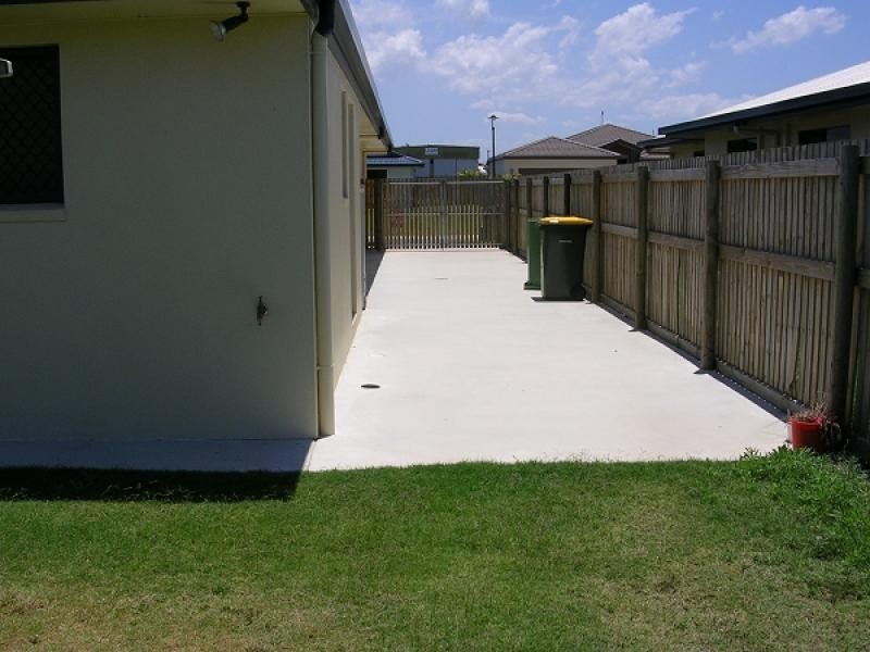 66 VICTOR AVENUE, Glenella QLD 4740