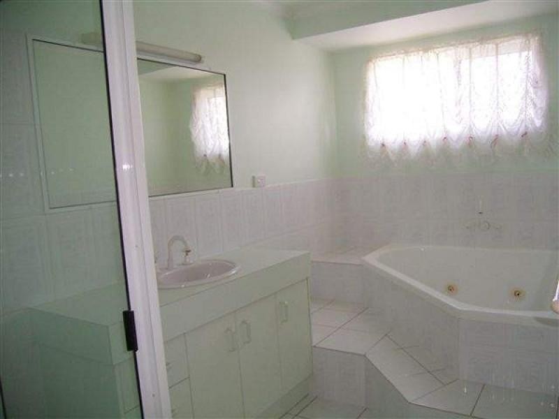 10 BALMORAL COURT, Beaconsfield QLD 4740