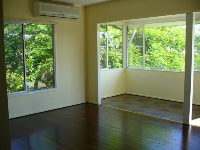 16 EMU STREET, Slade Point QLD 4740