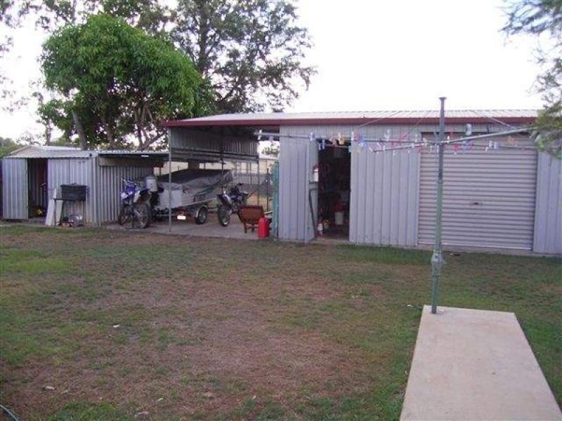 4 MUNRO STREET, Moranbah QLD 4744