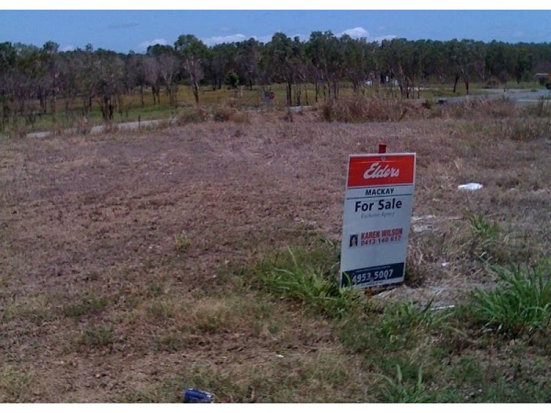 8 Townsend Street, Bucasia QLD 4750