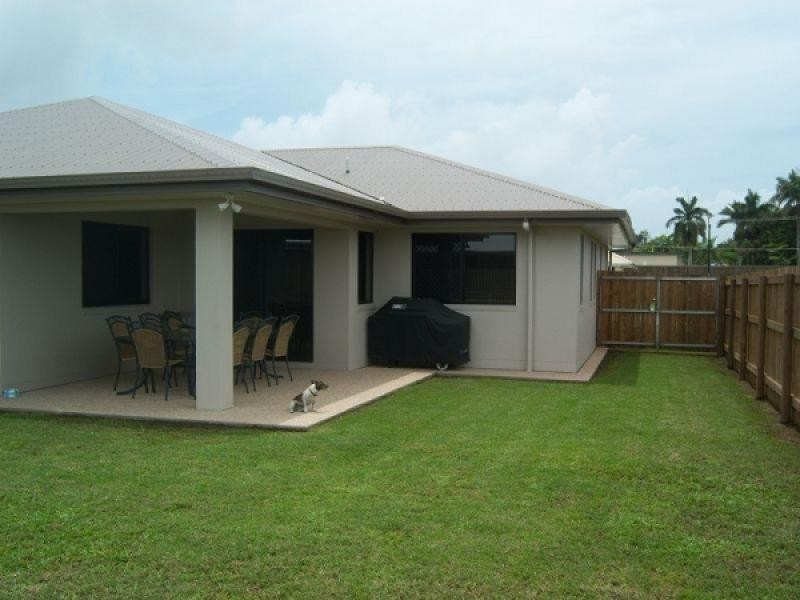 25 Woden Crescent, Ooralea QLD 4740