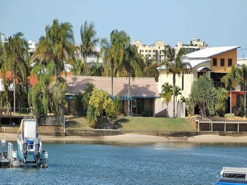 38 CARROTHOOL PLACE, Mooloolaba QLD 4557