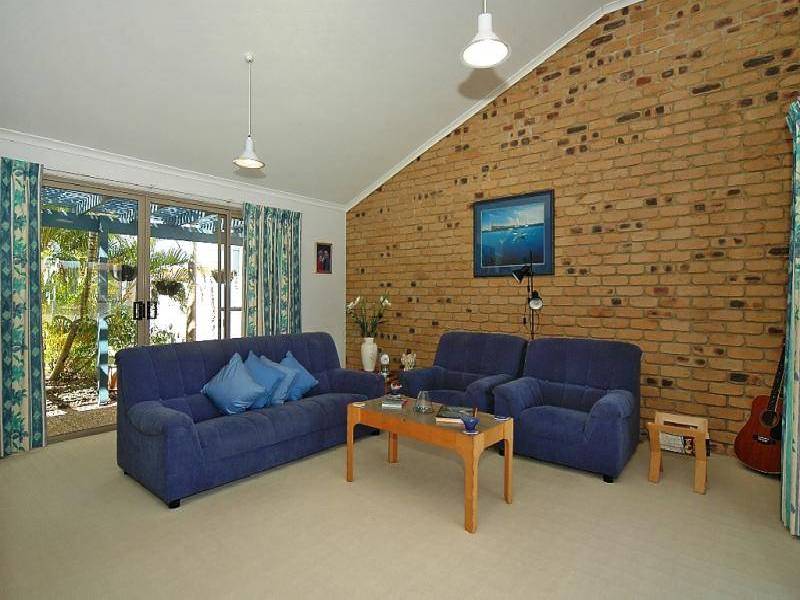 38 CARROTHOOL PLACE, Mooloolaba QLD 4557