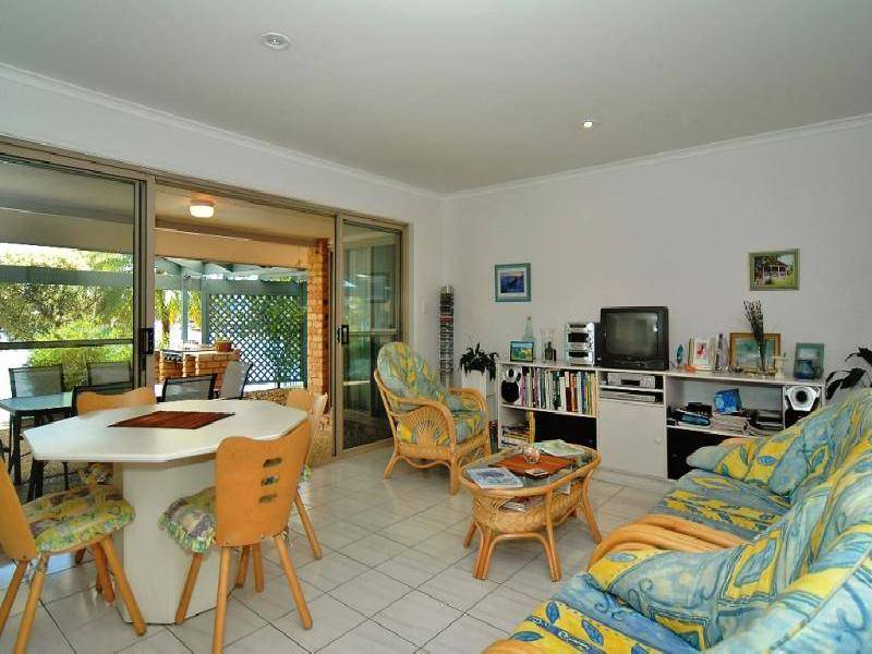 38 CARROTHOOL PLACE, Mooloolaba QLD 4557