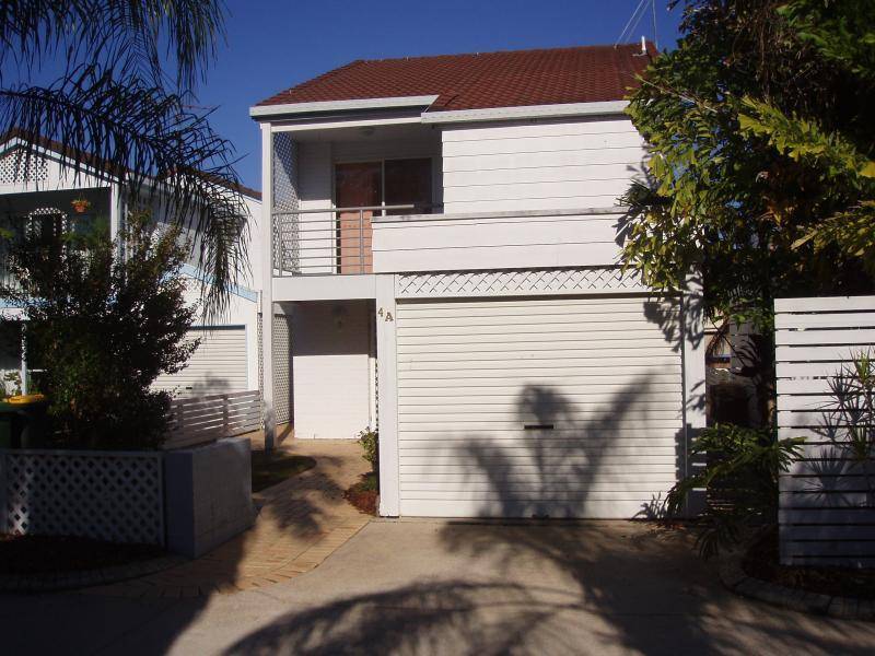 4A ADMIRALS CT, Mooloolaba QLD 4557