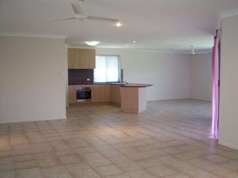 12 WELLMAN CRES, Sippy Downs QLD 4556