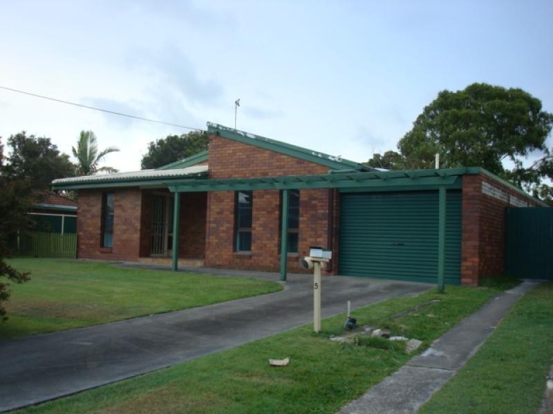 5 Amarina Avenue, Mooloolaba QLD 4557