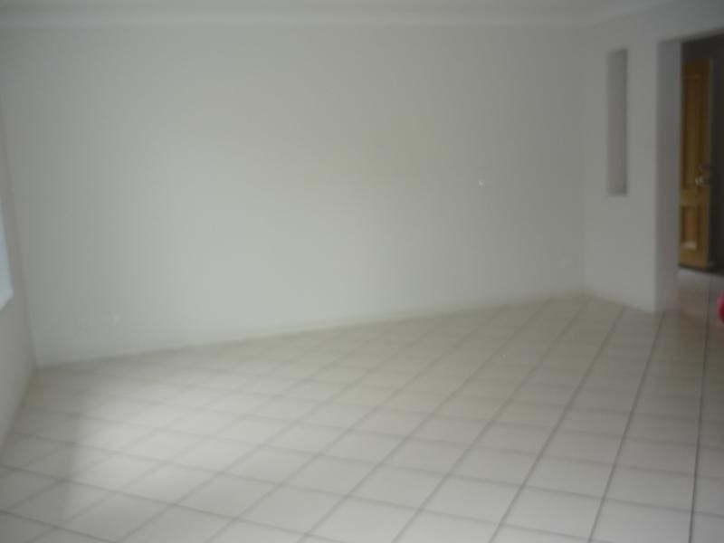 16 TRINITY CRESENT, Sippy Downs QLD 4556