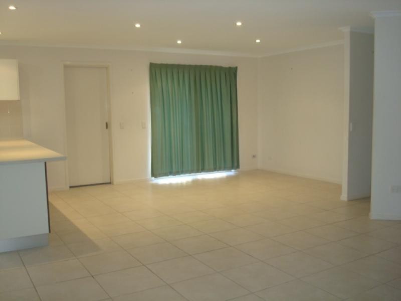 293 Nicklin Way, Warana QLD 4575