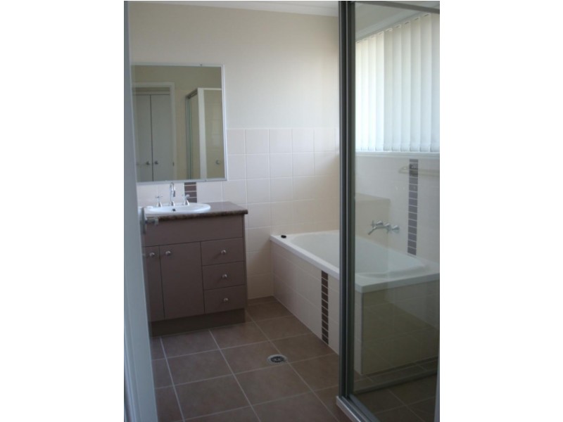 17 WISTERIA CRES, Sippy Downs QLD 4556