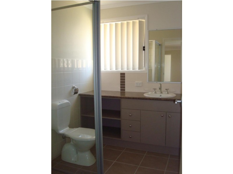 17 WISTERIA CRES, Sippy Downs QLD 4556