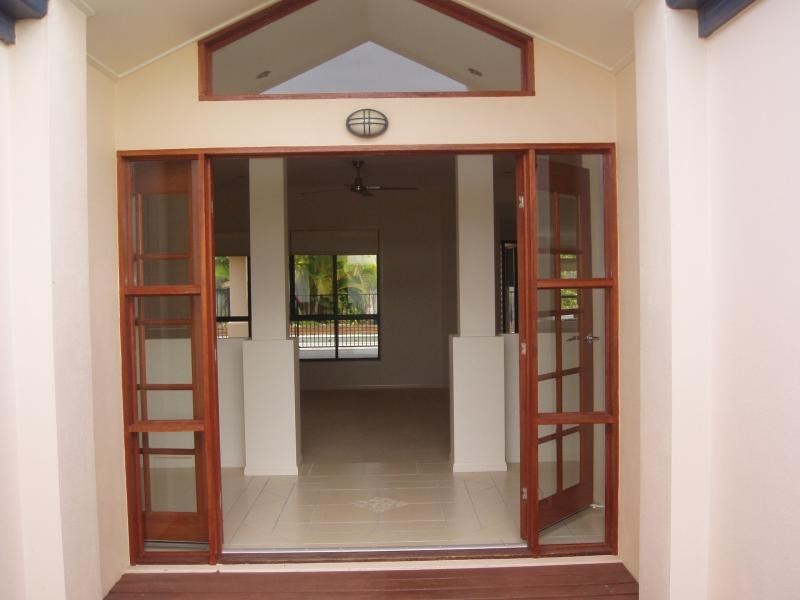 8 DOMINICA PLACE, Kawana Island QLD 4575