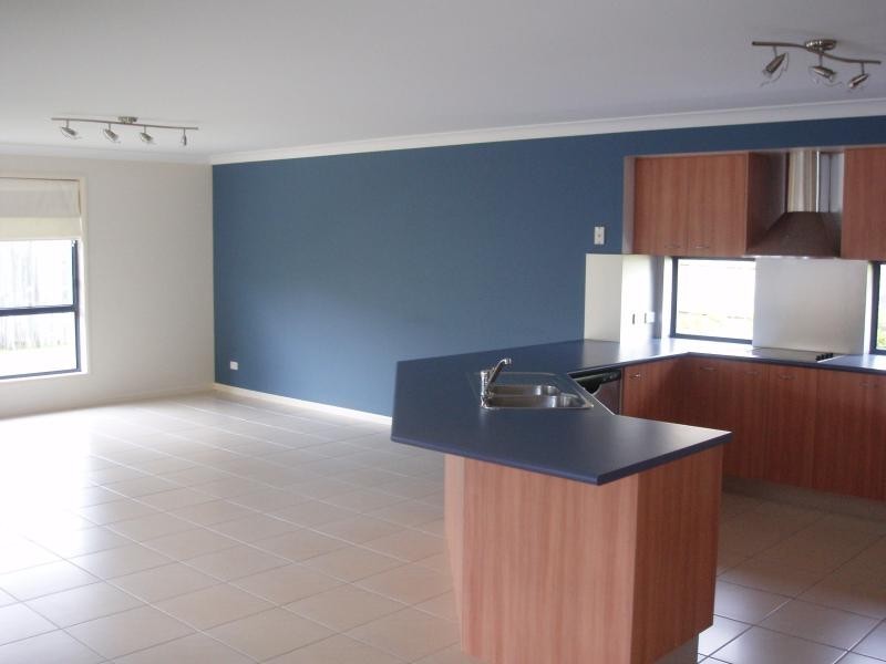 8 DOMINICA PLACE, Kawana Island QLD 4575