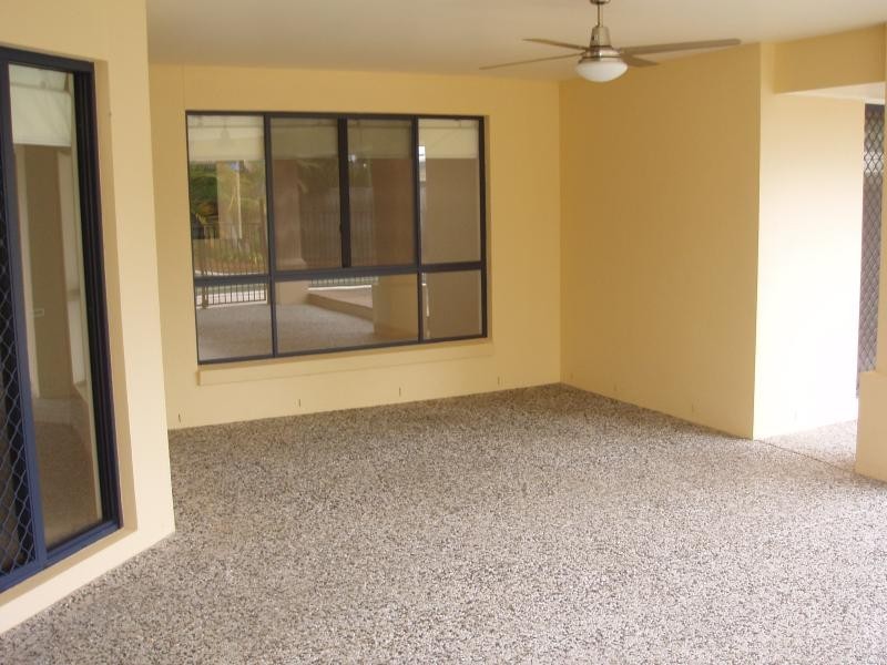 8 DOMINICA PLACE, Kawana Island QLD 4575