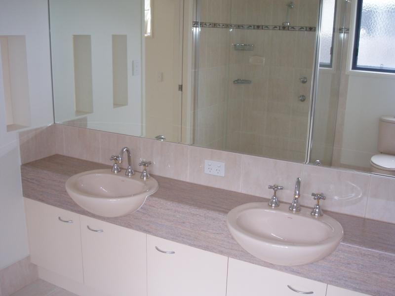 8 DOMINICA PLACE, Kawana Island QLD 4575