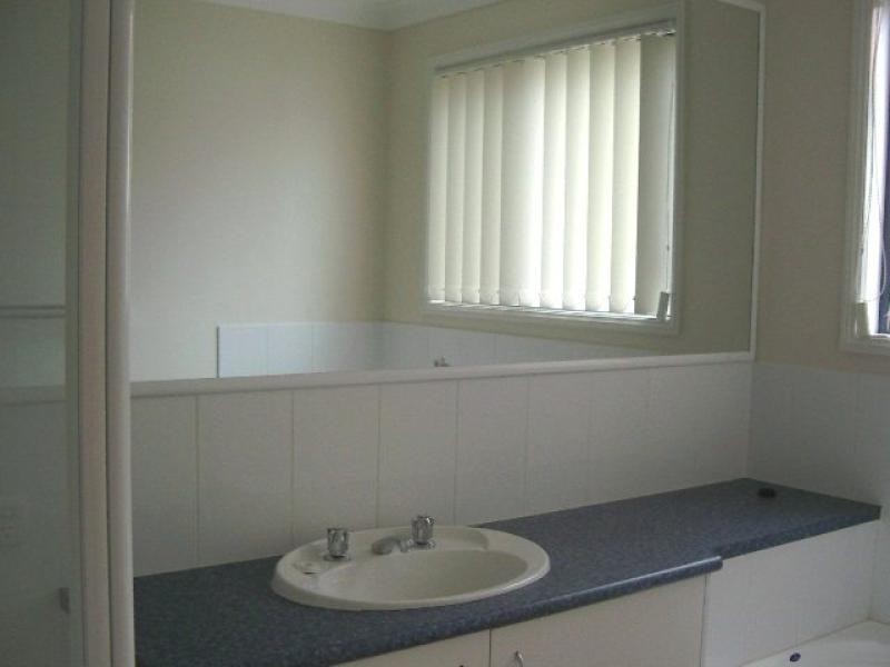 11 SUMARTRA COURT, Kawana Island QLD 4575