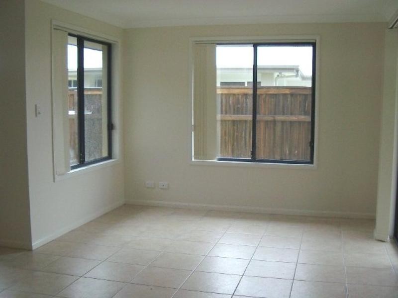 11 SUMARTRA COURT, Kawana Island QLD 4575