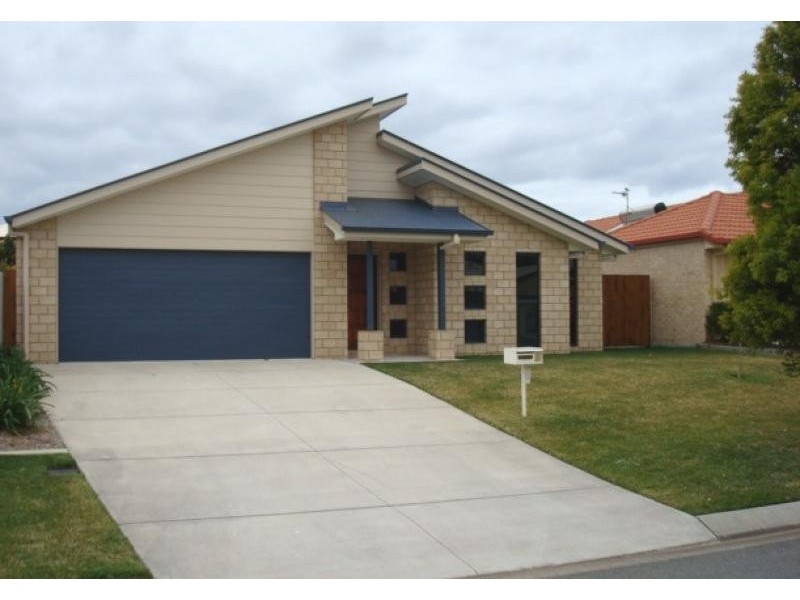 15 GILLINGHAM PLACE, Pelican Waters QLD 4551