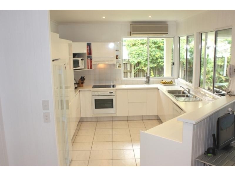 4 Kona Court, Mountain Creek QLD 4557