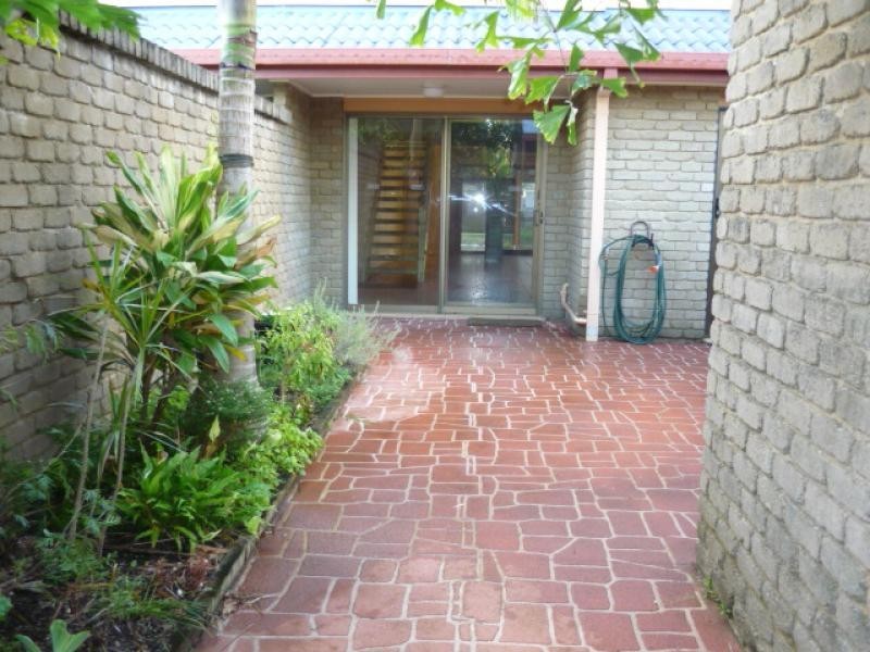 Unit 3/18 Broadmeadows Road, Maroochydore QLD 4558