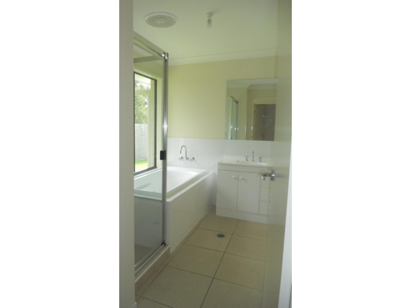 33 BAINBRIDGE CIRCUIT, Sippy Downs QLD 4556