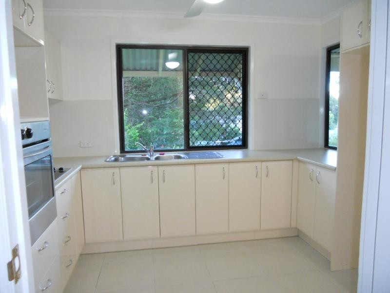 33 KERRS LANE, Coes Creek QLD 4560