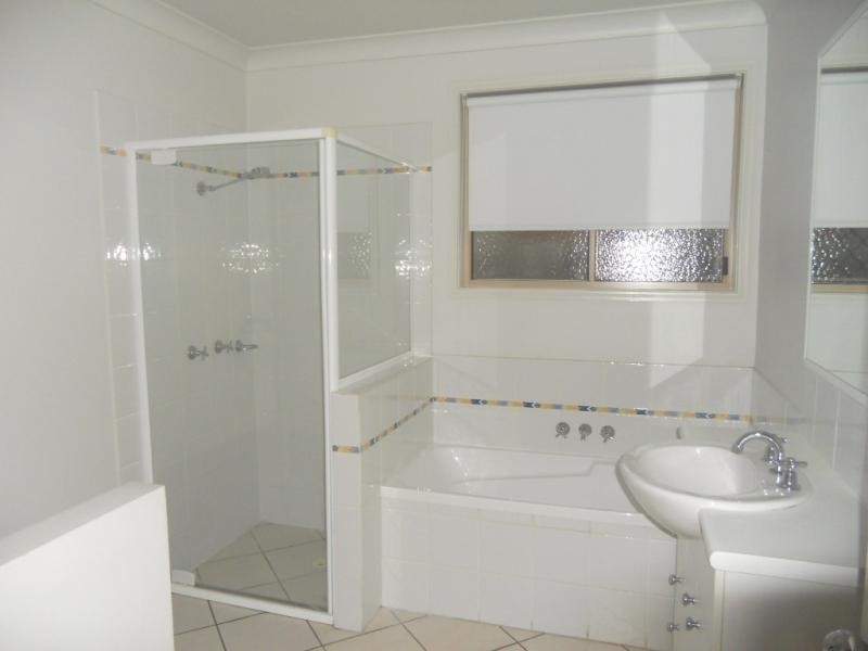 16 TRINITY CRESENT, Sippy Downs QLD 4556