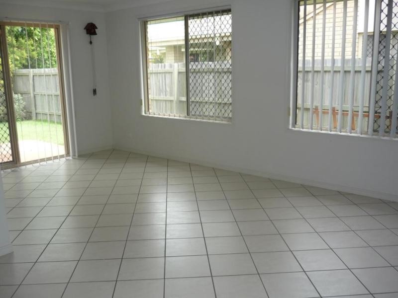 16 TRINITY CRESENT, Sippy Downs QLD 4556